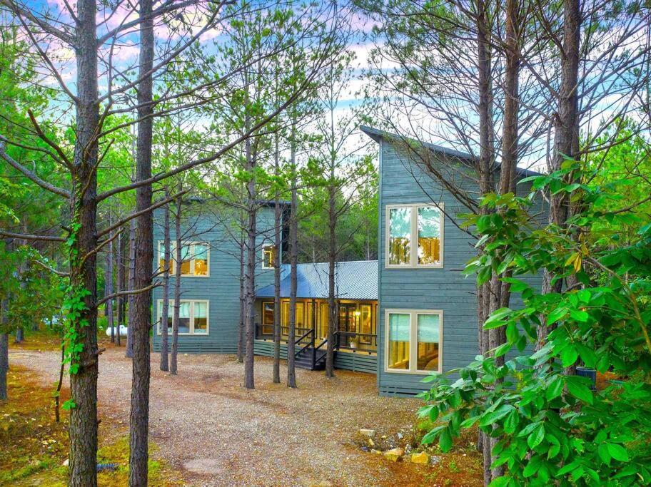 Sleeps 22 • 9 Hole Mini Golf • Amenities • Lake! Broken Bow Exterior photo